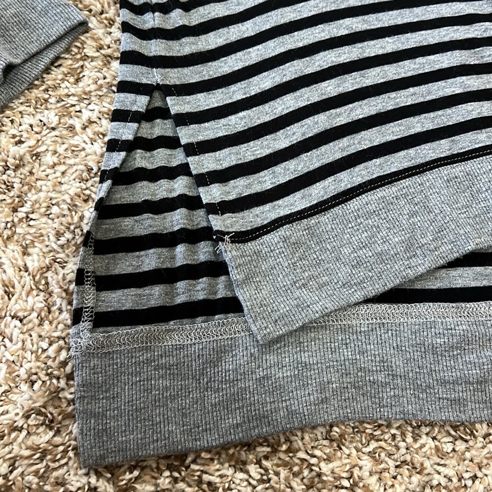 Ann Taylor LOFT Women’s Black and Gray Striped Sweater - Picture 5 of 9